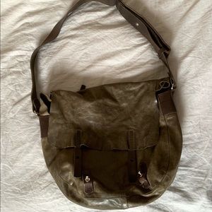 M0851 duffle leather bag